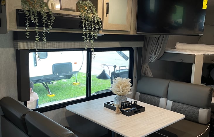 DINETTE TURNS INTO ANOTHER BED FOR TWO ADULTS/KIDS 5'10"