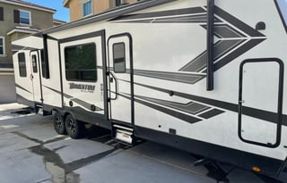 **Grand Design Momentum 31*2 bathrooms!