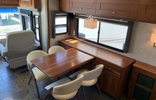 Fully Loaded Winnebago Tour bus 40'