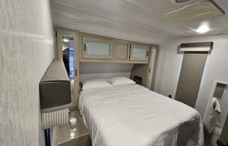 WANDERWHEELS RV ON THE ROAD