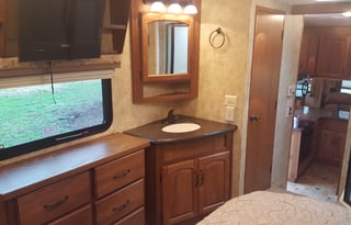 5th wheel, Montana, pet friendly & comfortable