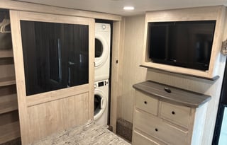 Hamilton's Hangout 3- Bunkhouse Beauty-NO PETS