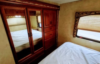 Easy to Drive Thor Hurricane 31G with Bunkbeds