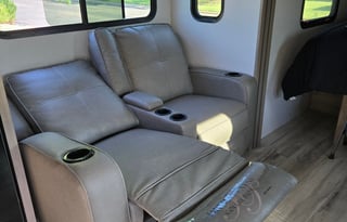 PET FRIENDLY FAMILY RV RENTAL