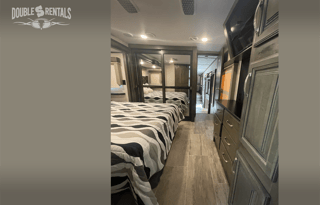 MONTANA Front Living w/ TV & Fireplace, 1.5 Bath