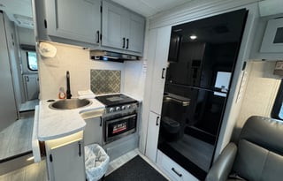 2025 28ft Coachmen 26DS - Sleeps 6