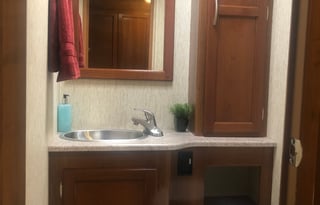 Glory Bound Adventure Coach *2 BATHROOMS*