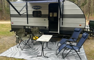 Lightweight trailer perfect for family getaway!