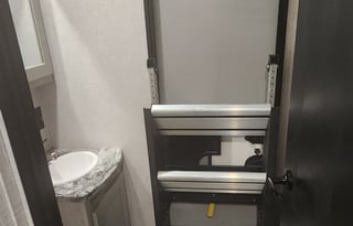 Family/Pet Friendly Bunkhouse Glamper