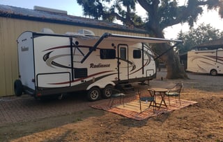 GLAMP IN STYLE: LUXURY 2 BED/1BA, FULL KITCHEN, TV