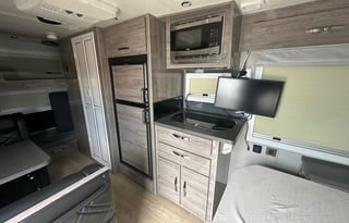 Black Series HQ17 - Go Anywhere Camper