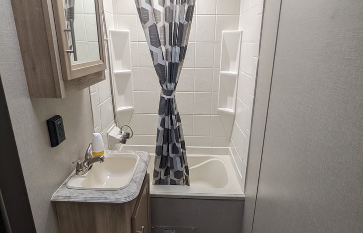 Bathroom
Towels and Wash Cloths provided