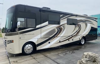 2017 Thor Miramar 34.2,Tailgate-outdoor Kitchen/TV