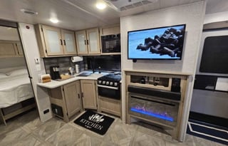 WANDERWHEELS RV ON THE ROAD