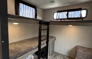 36ft Vibe Sleeps 10, Perfect for Family Adventures