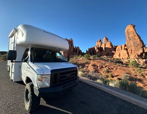 Thor Motor Coach Four Winds 19G