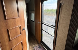 Luxury Bunkhouse Camper – Pet & Family Friendly