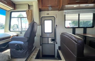2017 Coachmen Pursuit 30 FW - NO SPECIAL DL NEEDED