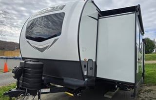 Bear Hug Retreat - Your comfy home away from home!