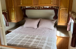 Fully Stocked Family Camper • Sleeps 7