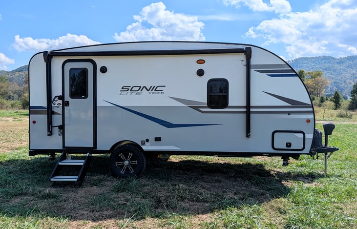 Easy-tow 2022 Venture Sonic Lite (3,600 lbs)! Features off-grid solar, all-terrain tires, slide-out, spacious rear kitchen, queen bed & power awning. Perfect couple's getaway for any adventure!