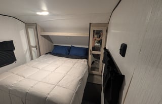 Your stress free RV getaway is here! Prowler 290BH