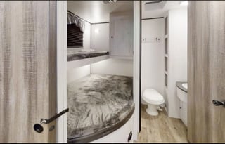 Only 99 weekday special,Sleeps 9,2 bed,1.5 bath