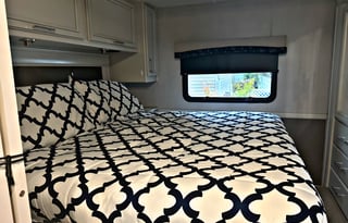 2022 Fleetwood RV Flair 34J