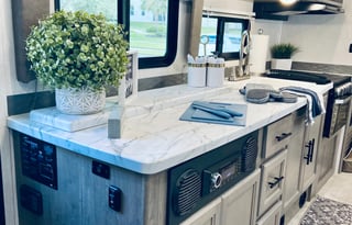 2021 RESORT STYLE RV LIVING !  32 FT Coachman Freelander