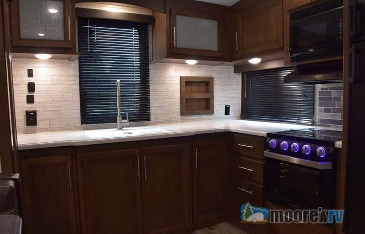 Gas stove and oven, microwave and 9 cubic foot refrigerator. Kitchenware and linens provided.