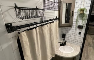 Deluxe Farmhouse Glamper