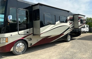 * 2013 Tiffin Allegro Open Road qba with BUNKS *