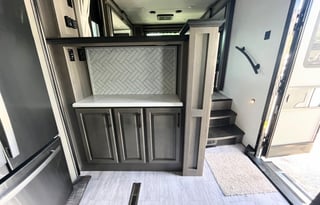 Montana Legacy | Large Luxurious RV with 5 slides
