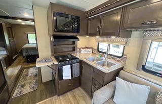 2017 Thor Motor Coach Freedom Elite