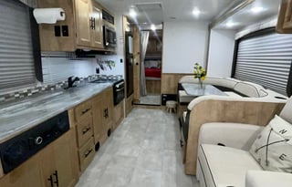 2021 Coachmen RV Leprechaun 319mb