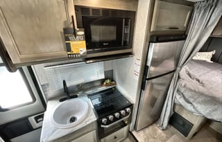 Brand new 2022 Coachmen RV Cross Trail XL 23XG