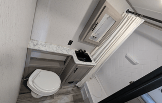 Coleman Lantern | Large Modern Bunkhouse sleeps 9