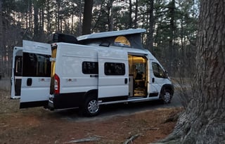 Winnebago with 2 queen beds!