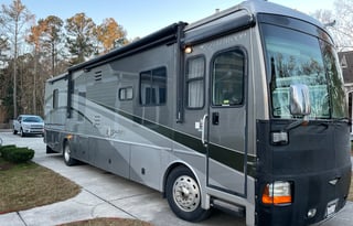 Beautiful Class A Fleetwood Discovery 39L -Fun for the family