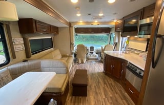 Matilda the Mirada - Coachmen Mirada 35BH