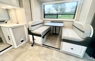 C4-*NEW* 2023 Prism Mercedes Luxury Rv - Sleeps 6