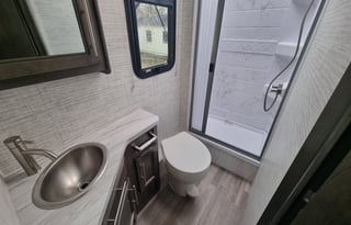 New 2025 Qwest on Mercedes Benz, 25 feet