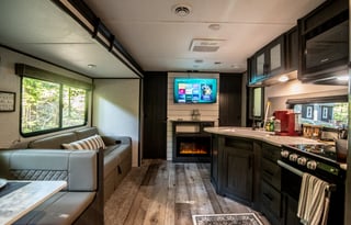 Secluded Luxury Camper in the Woods