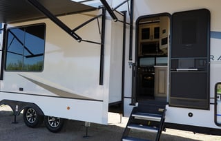 2024 Alliance Paradigm 395DS Paradise on Wheels