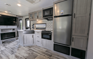 Coleman Lantern | Large Modern Bunkhouse sleeps 9