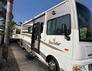 Fleetwood RV Bounder 32W