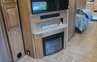 Family Fun Coach-FL-Bring Fido -2Bath! - 2019