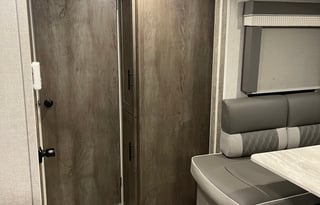 Wildwood Bunk House w/ Fireplace