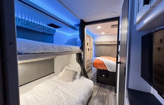 The ULTIMATE Coach - 2023 Sunseeker 3250DSLE