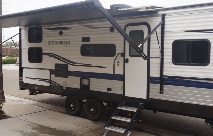 Passenger side with front door and screen door